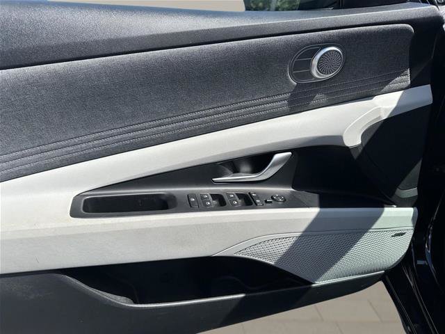 Used 2023 Hyundai Elantra Limited FWD image 11