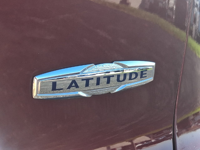 Used 2019 Jeep Cherokee Latitude Plus w/ Cold Weather Group AWD/4WD image 34