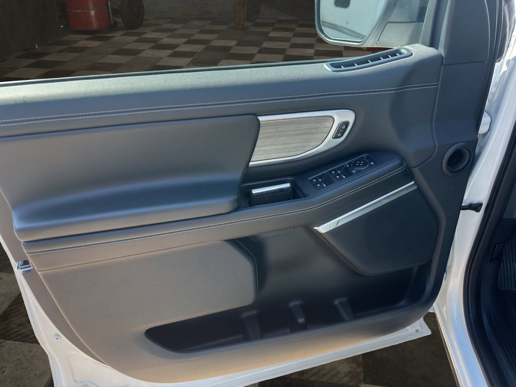 Certified 2025 Ford Expedition Platinum image 14