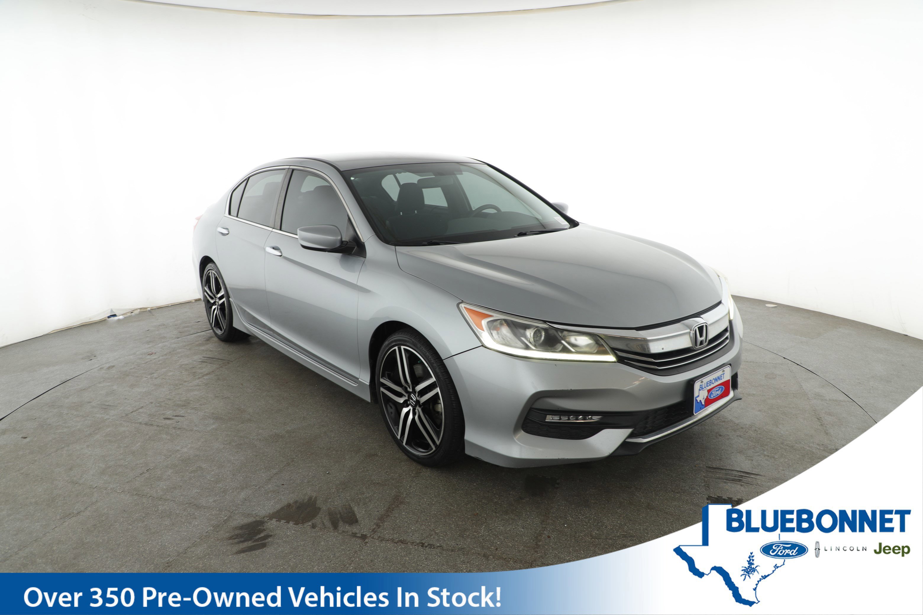 Used 2017 Honda Accord Sport image 2