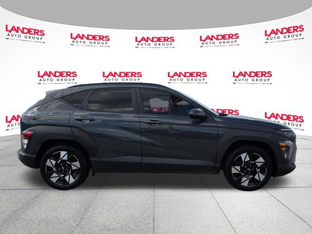 Used 2024 Hyundai Kona SEL FWD image 2