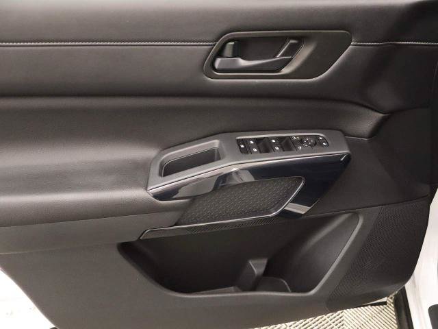 Used 2024 Nissan Pathfinder SV FWD image 19