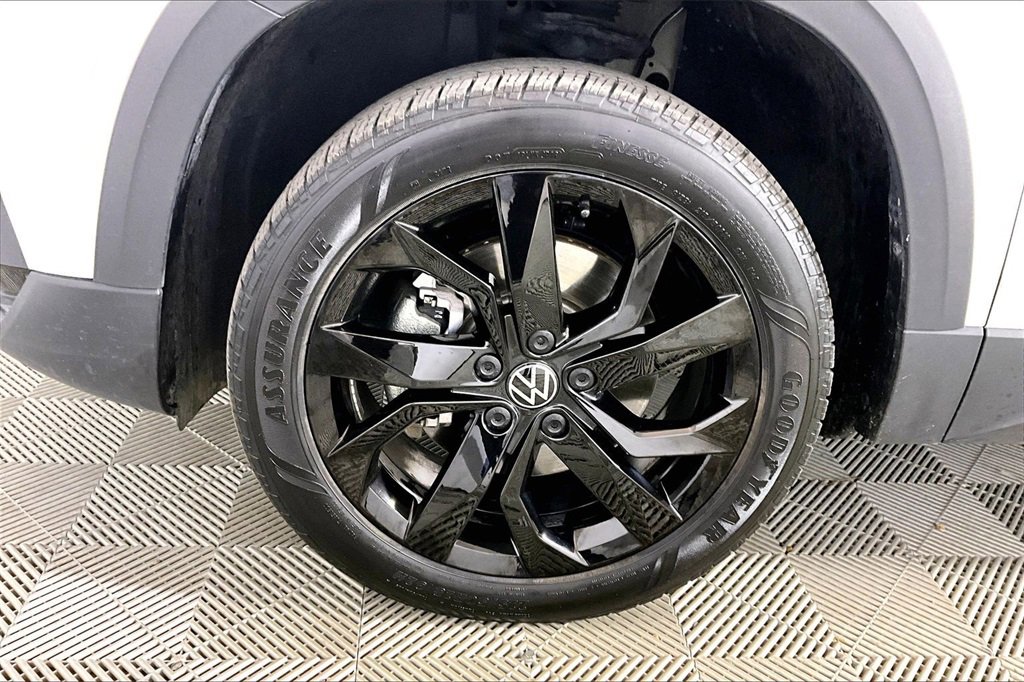 Used 2024 Volkswagen Taos SE image 7