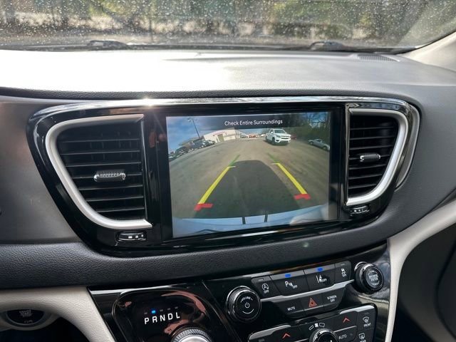 Used 2024 Chrysler Pacifica Touring-L FWD image 35