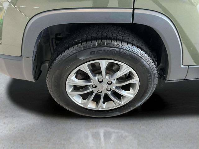 Used 2019 Jeep Cherokee Latitude Plus AWD/4WD image 28
