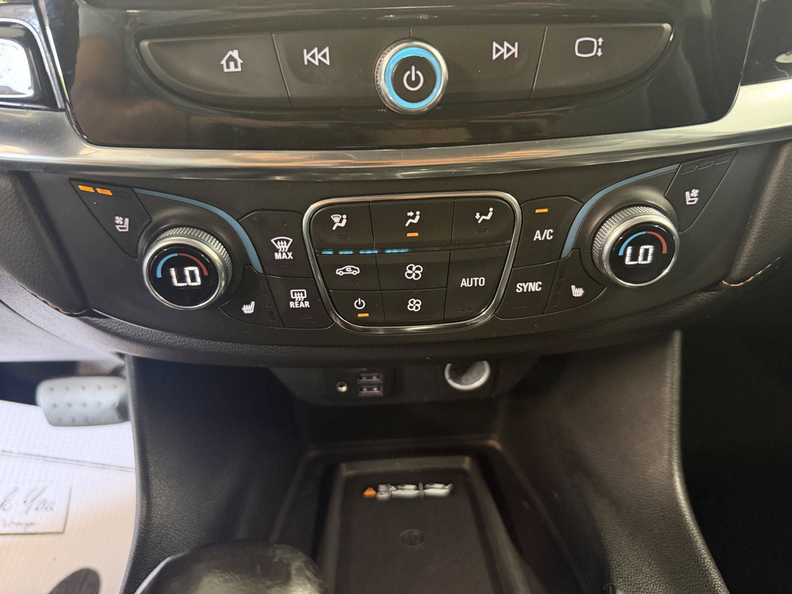 Used 2021 Chevrolet Traverse Premier AWD/4WD image 18
