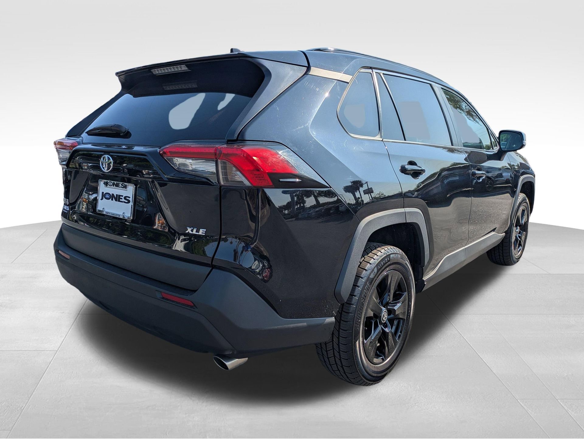 Used 2023 Toyota RAV4 XLE FWD image 5