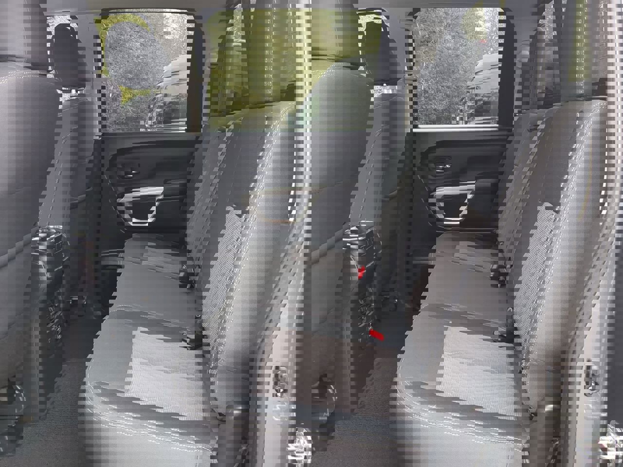 Used 2021 Nissan Titan SV w/ SV Convenience Package image 12