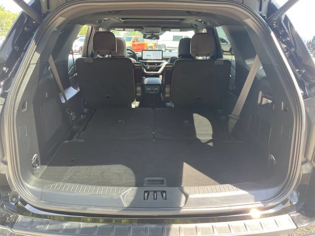 Certified 2025 Ford Explorer Platinum w/ Ultimate Package AWD/4WD image 16