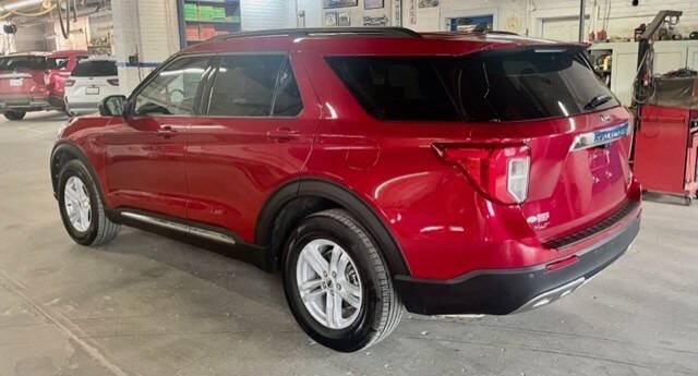 Certified 2024 Ford Explorer XLT w/ Equipment Group 202A AWD/4WD image 4
