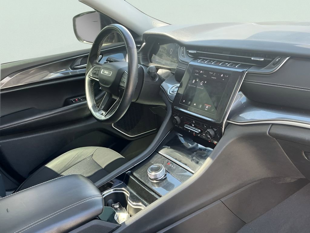 Used 2021 Jeep Grand Cherokee L Laredo w/ Luxury Tech Group I image 15