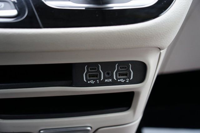 Used 2021 Chrysler Pacifica Touring-L image 17