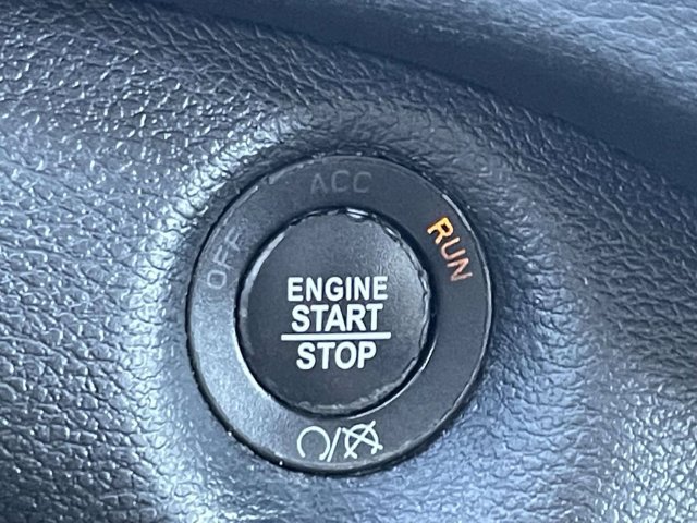 Used 2019 Jeep Cherokee Latitude Plus FWD image 23
