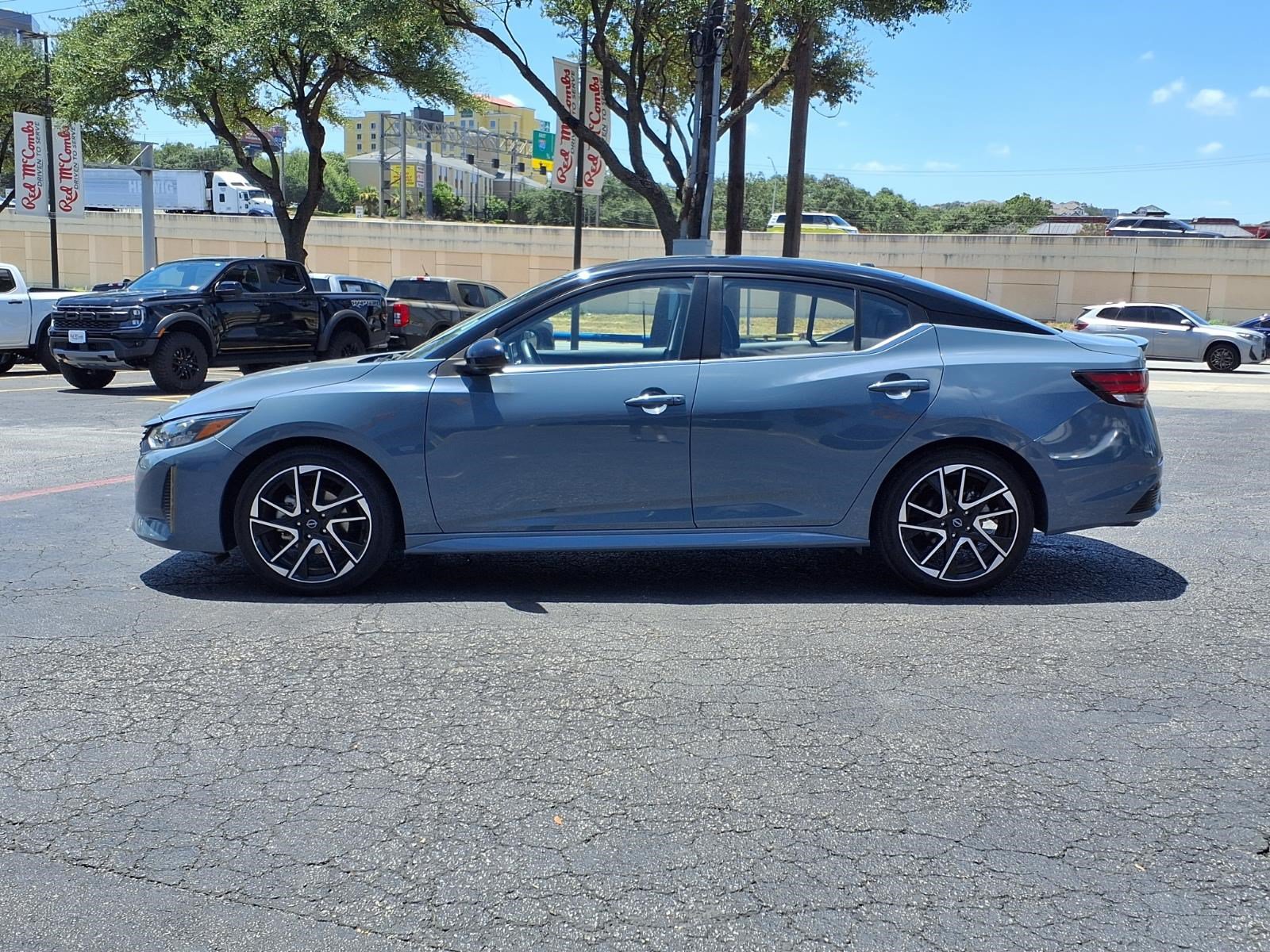 Used 2025 Nissan Sentra SR w/ SR Premium Package FWD image 9