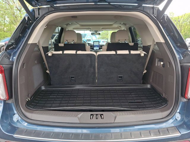Certified 2020 Ford Explorer Platinum w/ Premium Technology Package AWD/4WD image 32