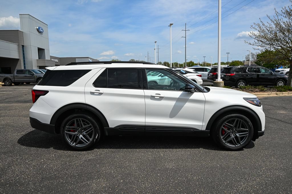 Certified 2025 Ford Explorer ST AWD/4WD image 3