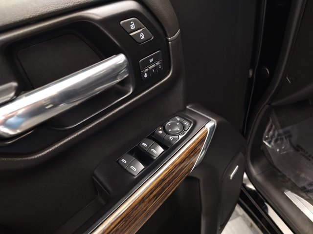 Used 2019 Chevrolet Silverado 1500 High Country w/ Technology Package AWD/4WD image 24