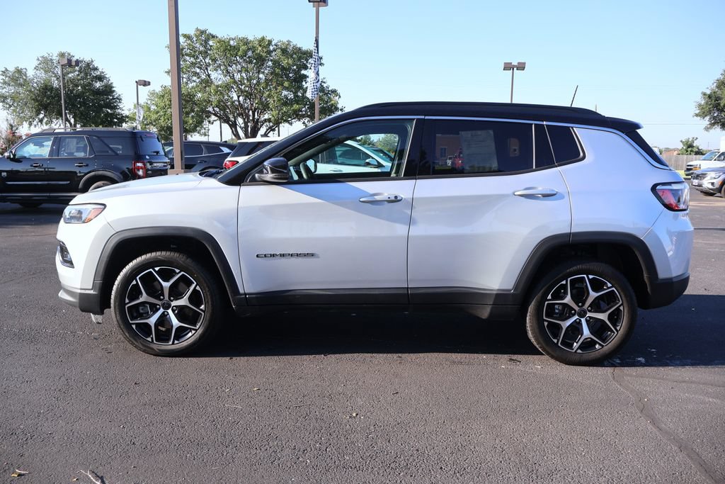 Used 2025 Jeep Compass Limited AWD/4WD image 2