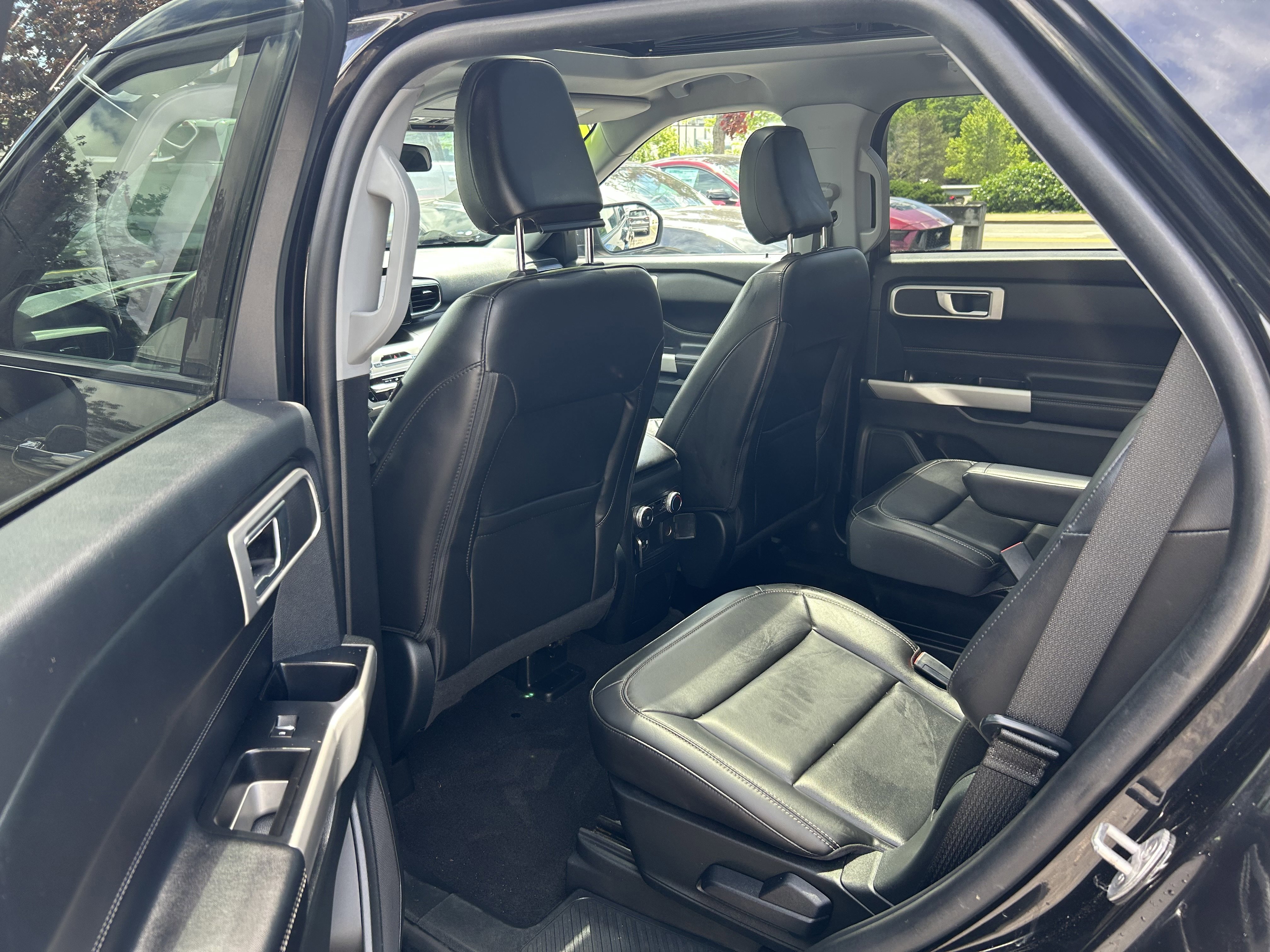 Certified 2022 Ford Explorer XLT w/ Equipment Group 202A image 11