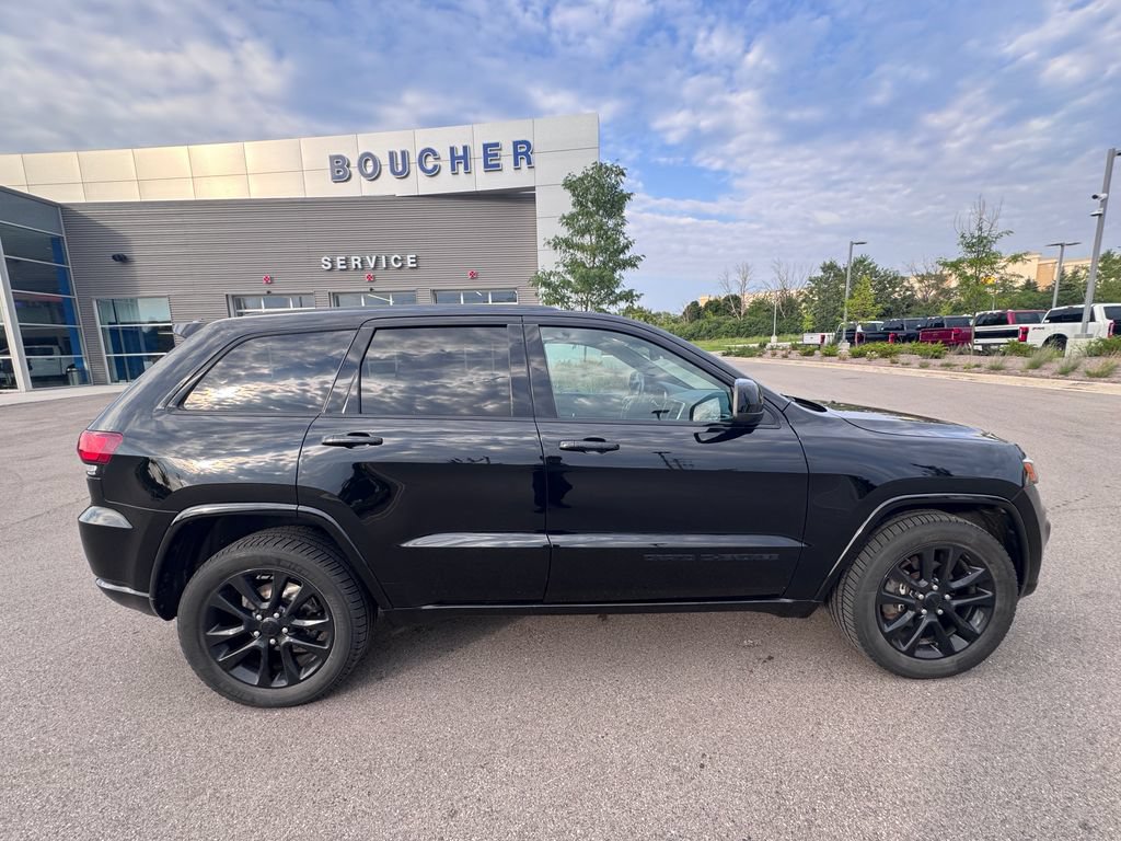 Used 2018 Jeep Grand Cherokee Altitude AWD/4WD image 6