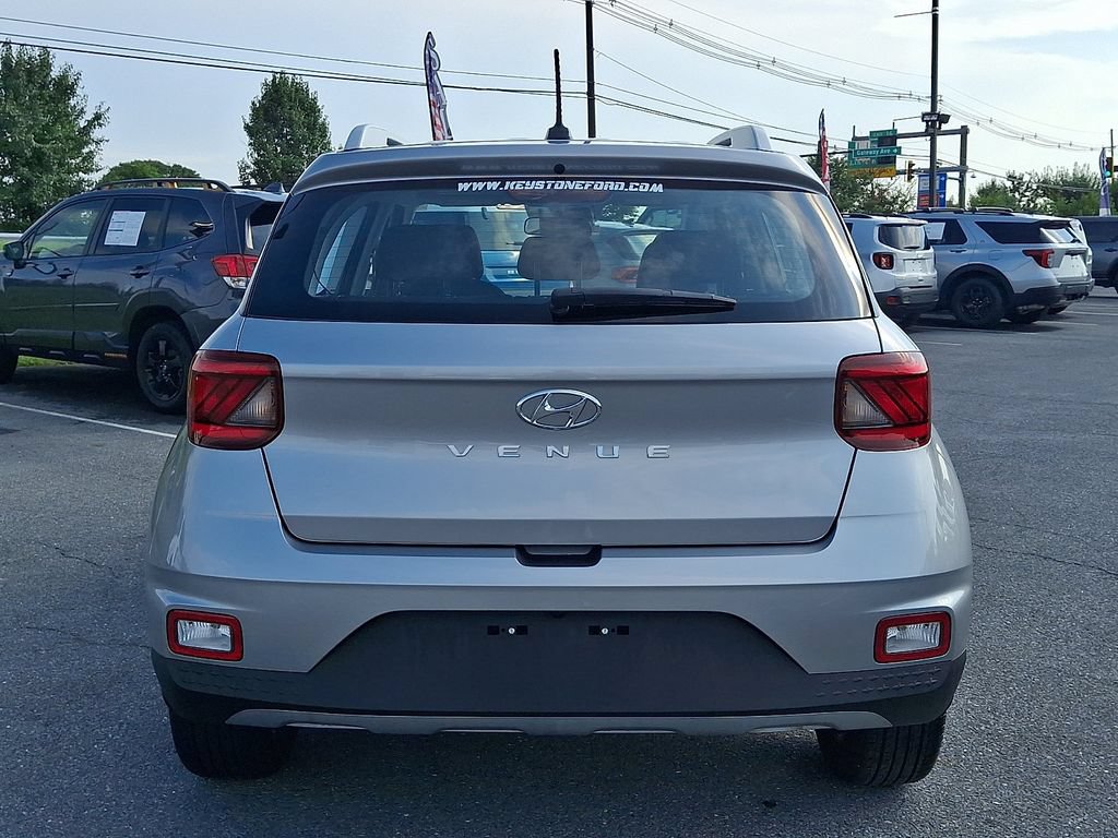 Used 2024 Hyundai Venue SEL FWD image 5