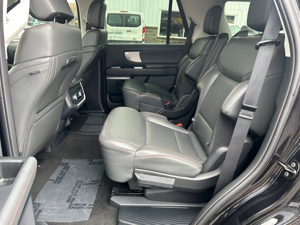Certified 2025 Ford Expedition Active image 9