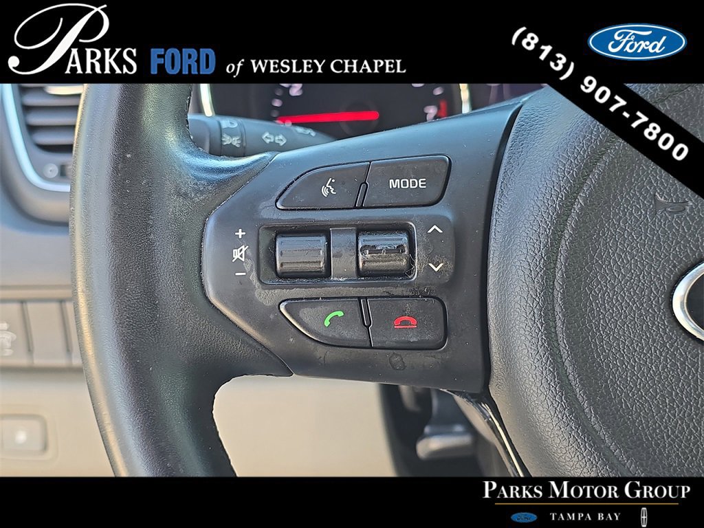 Used 2017 Kia Sedona LX w/ LX Essentials Premium Package image 28