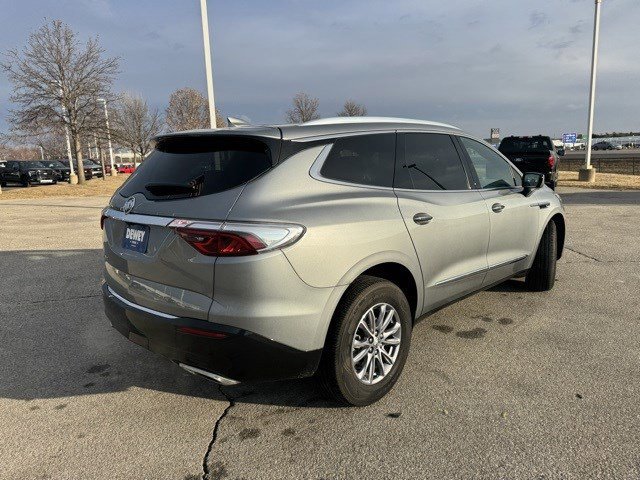 Used 2024 Buick Enclave Premium image 5