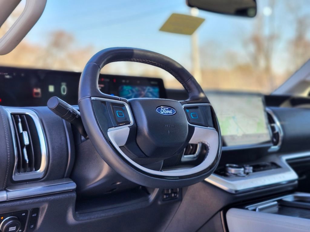 Certified 2025 Ford Expedition Platinum image 21