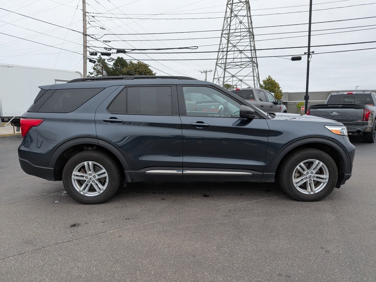 Certified 2023 Ford Explorer XLT w/ Equipment Group 202A AWD/4WD image 3