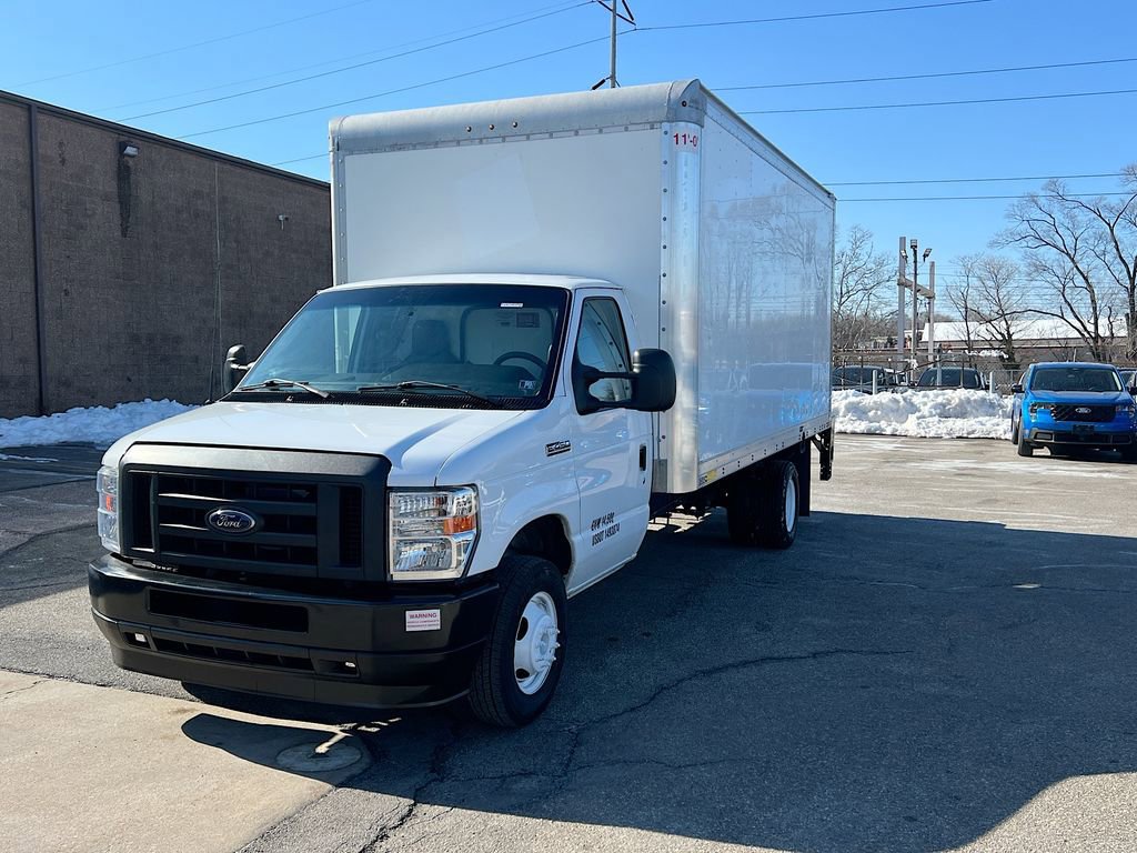 Certified 2024 Ford E-450 and Econoline 450 Super Duty w/ Power Windows & Locks Group image 6