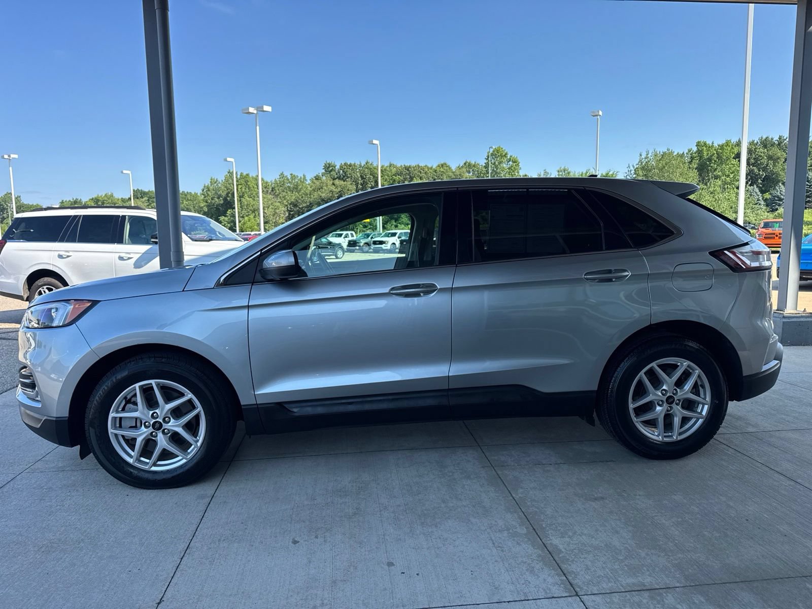 Certified 2024 Ford Edge SEL w/ Convenience Package AWD/4WD image 4