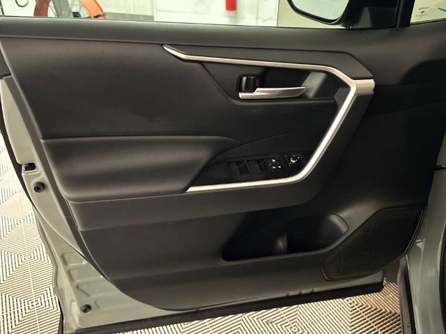 Used 2020 Toyota RAV4 XLE FWD image 15