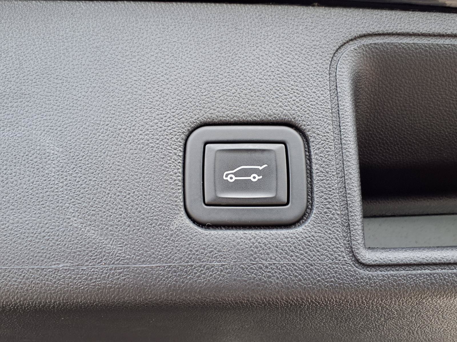 Used 2023 GMC Terrain SLE w/ Driver Convenience Package FWD image 26