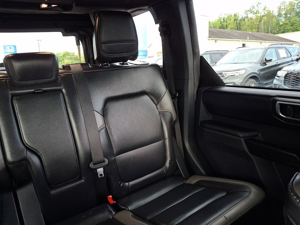Certified 2025 Ford Bronco Outer Banks w/ Sasquatch Package AWD/4WD image 20