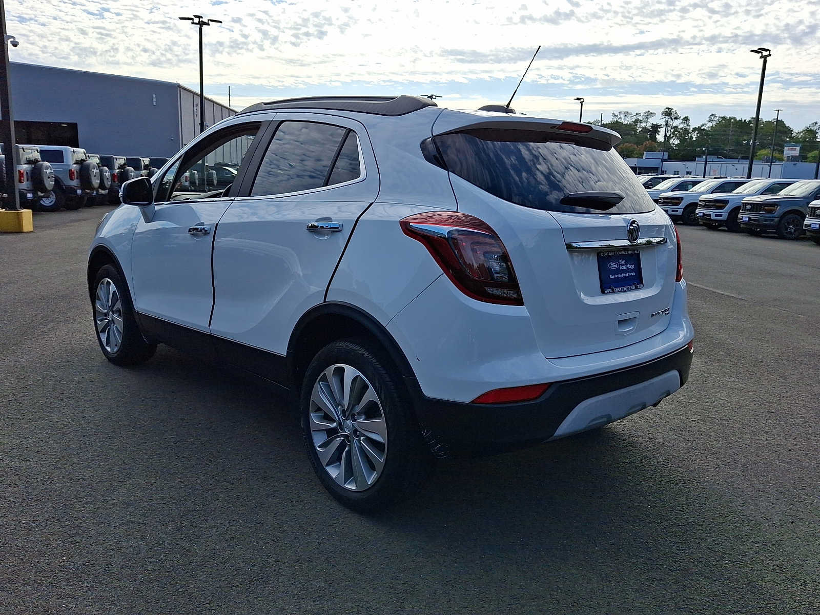 Used 2019 Buick Encore Preferred AWD/4WD image 4