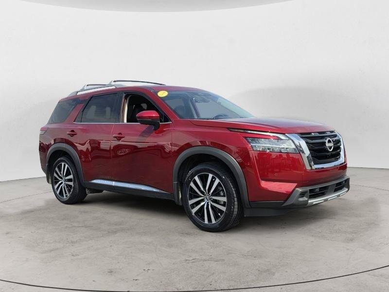 Used 2024 Nissan Pathfinder Platinum FWD image 1