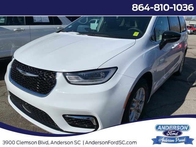 Used 2024 Chrysler Pacifica Touring-L image 4