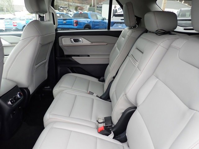 Certified 2025 Ford Explorer Active w/ Active Comfort Package image 18