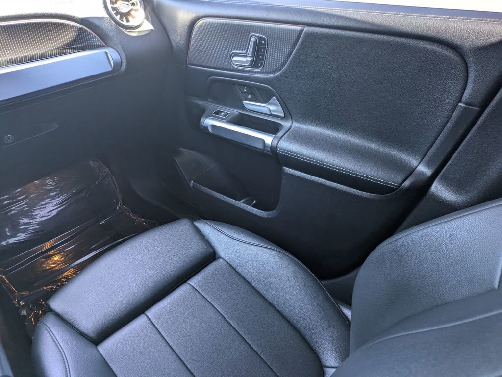 Used 2021 Mercedes-Benz GLB 250 image 17