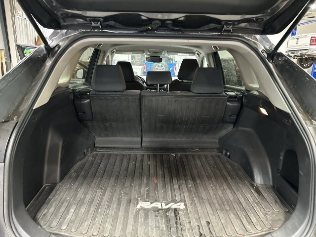 Used 2021 Toyota RAV4 LE FWD image 26