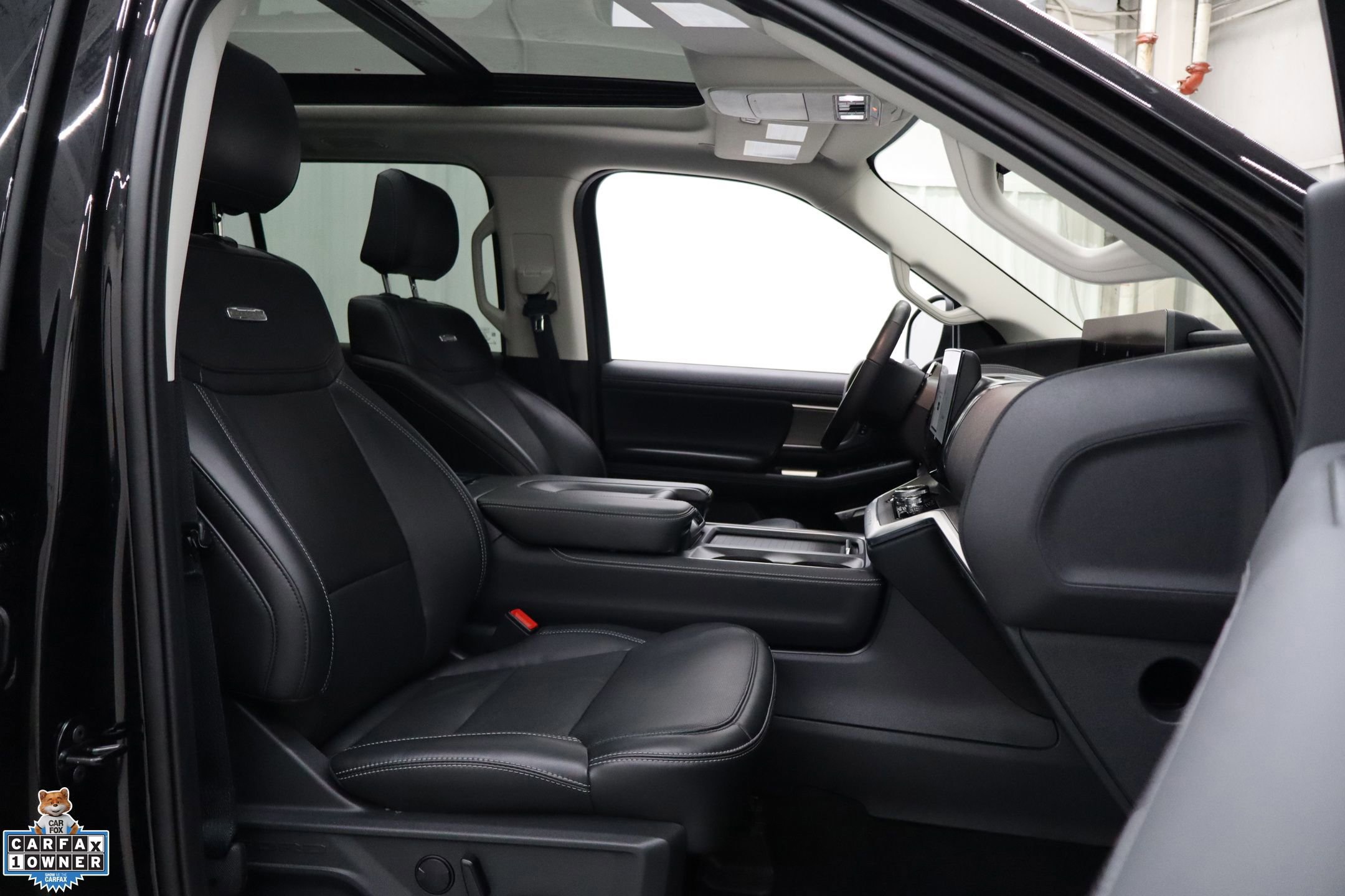 Certified 2025 Ford Expedition Platinum image 32