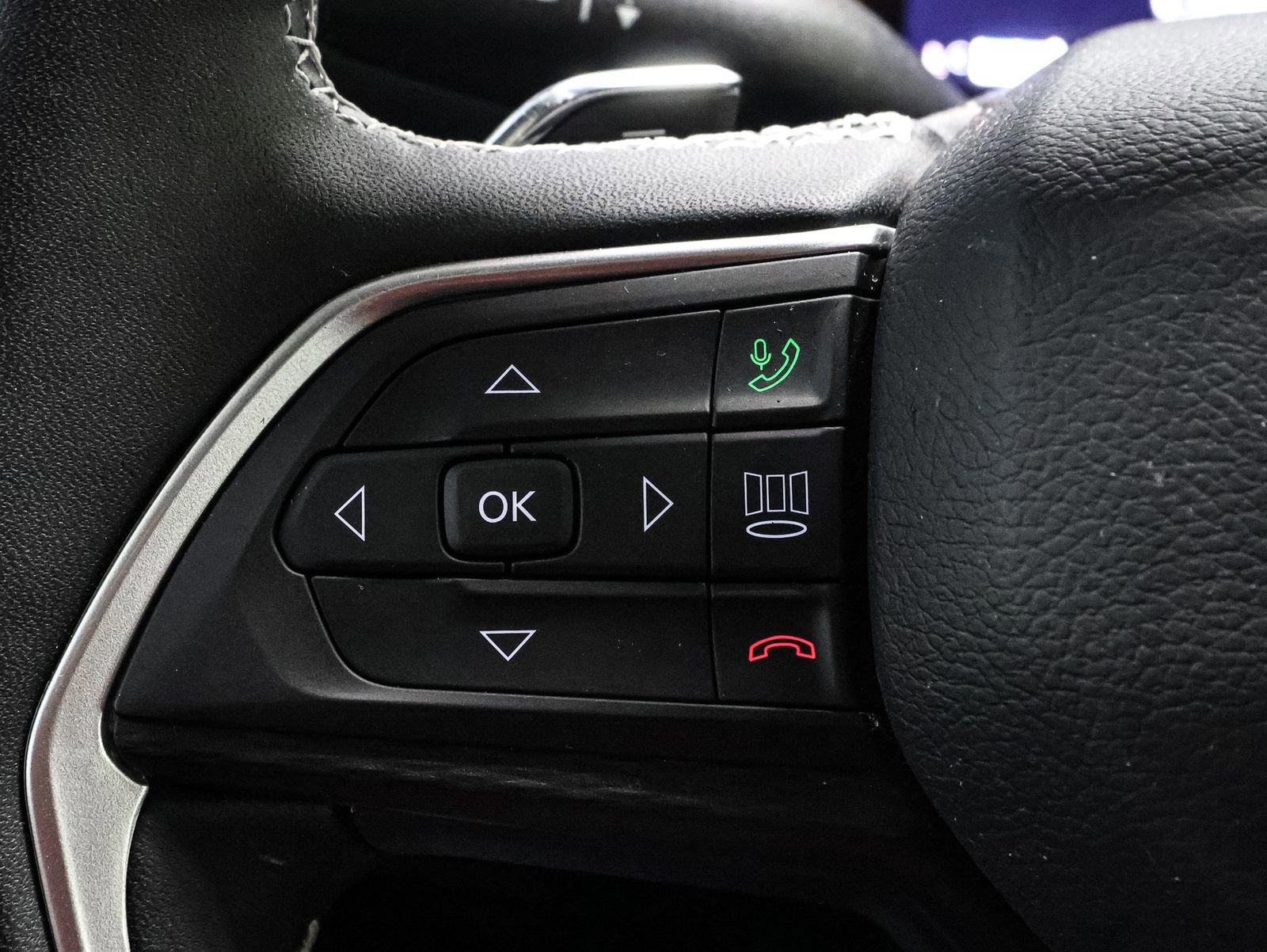 Used 2024 Jeep Grand Cherokee Laredo X w/ Luxury Tech Group I image 33