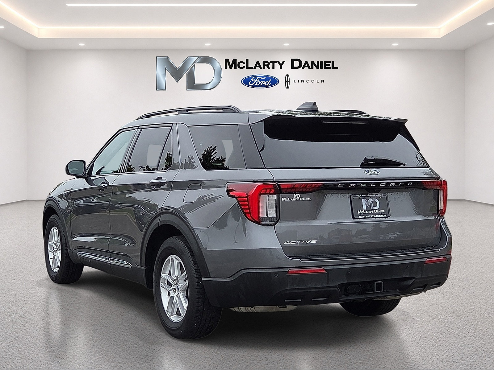 Certified 2025 Ford Explorer Active RWD image 4