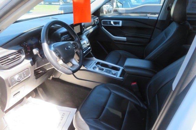 Certified 2021 Ford Explorer XLT w/ Equipment Group 202A AWD/4WD image 5