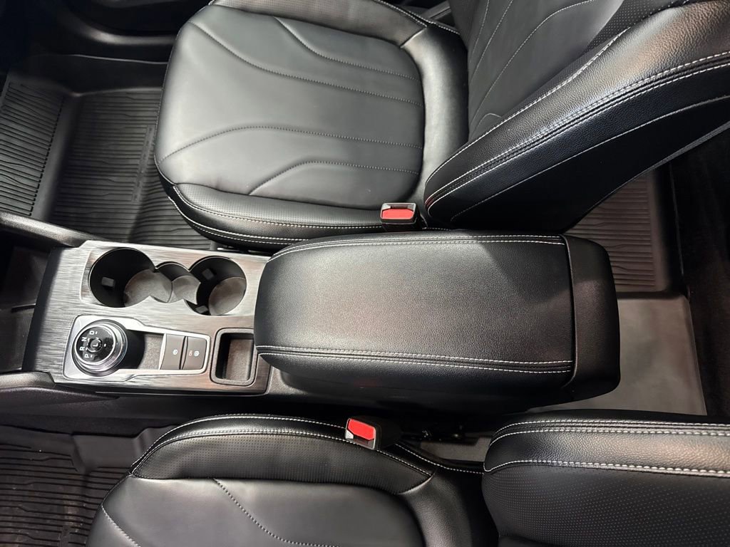 Certified 2025 Ford Escape Platinum w/ Premium Technology Package image 33