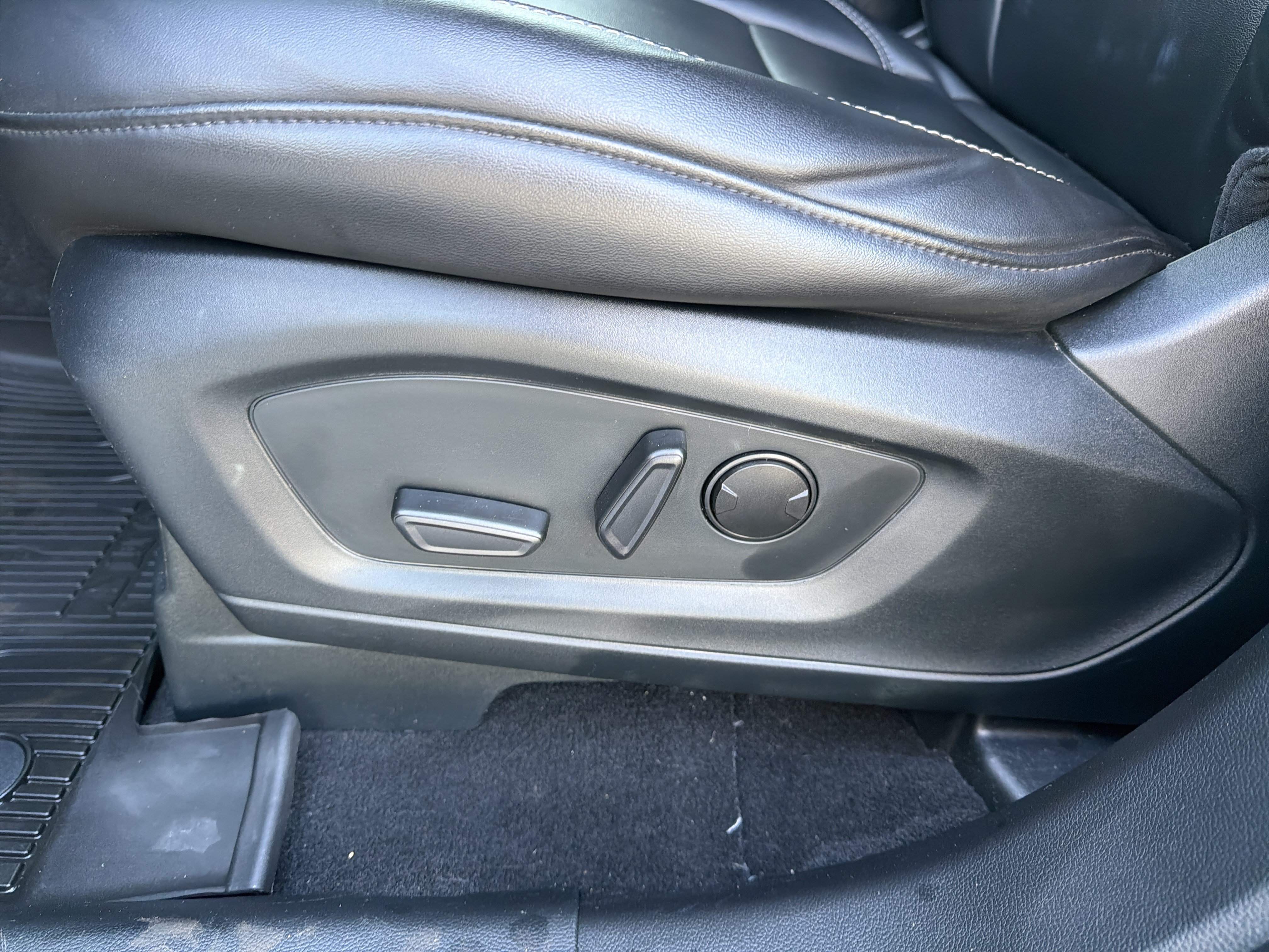 Certified 2024 Ford Explorer XLT w/ Equipment Group 202A AWD/4WD image 20