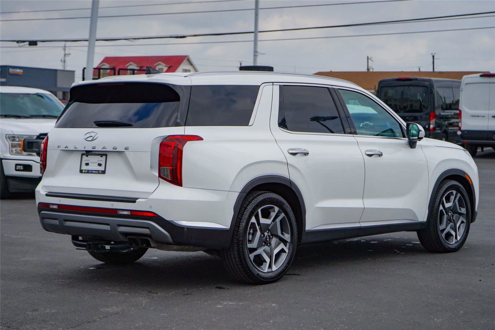 Used 2023 Hyundai Palisade Limited FWD image 3