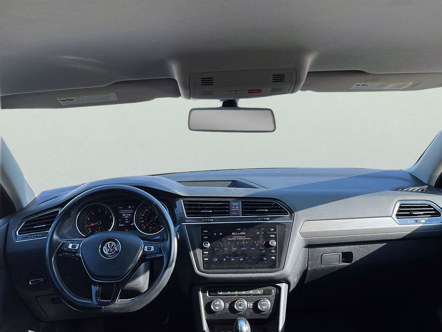 Used 2018 Volkswagen Tiguan SE FWD image 9