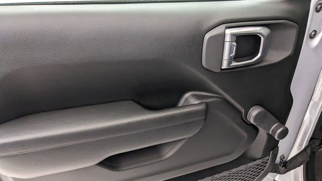 Used 2023 Jeep Wrangler Willys AWD/4WD image 26